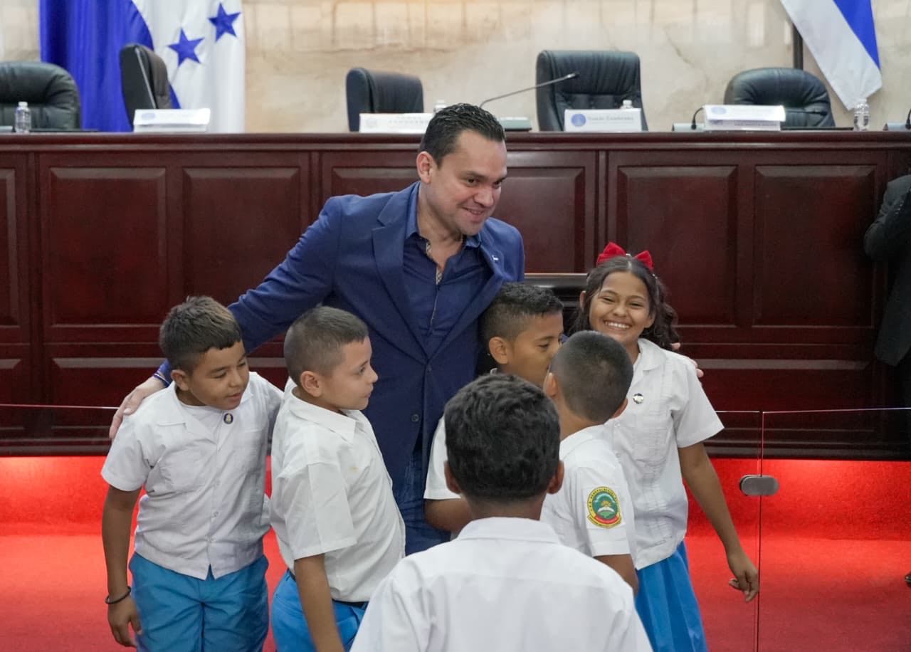 Congreso abre las puertas al futuro con encuentro con escolares de Valle
